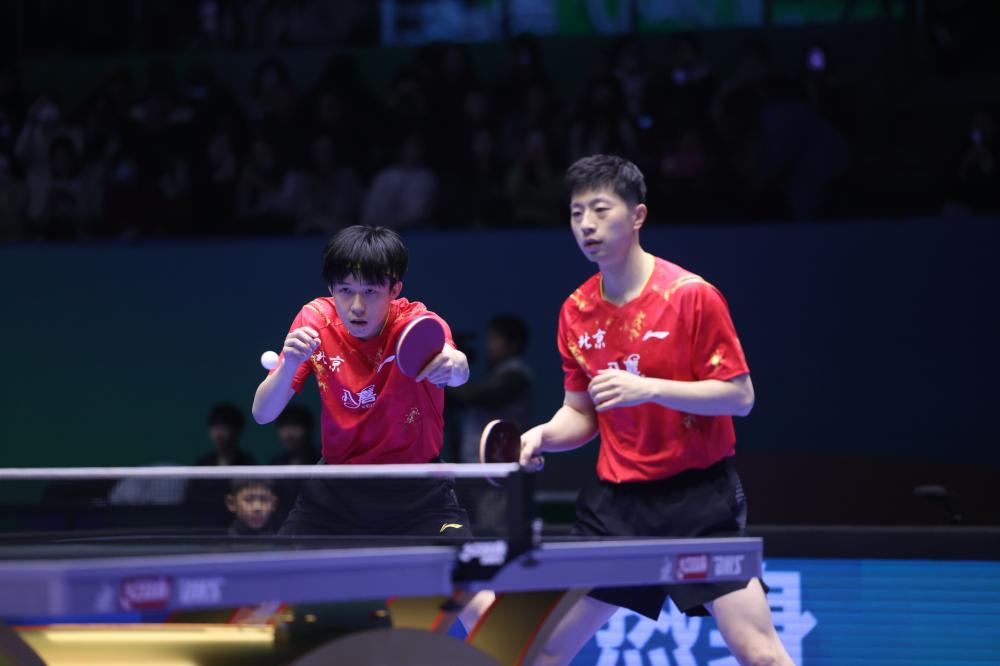 本菲卡客场2-0阿贾克斯，萨穆埃尔-达尔、巴雷罗建功
